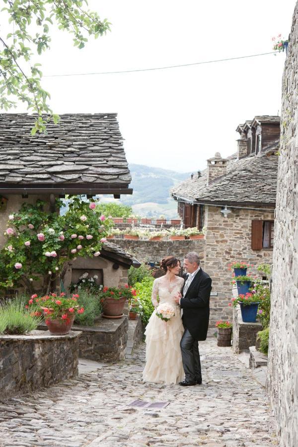 Albareto  Borgo Casaleゲストハウス エクステリア 写真