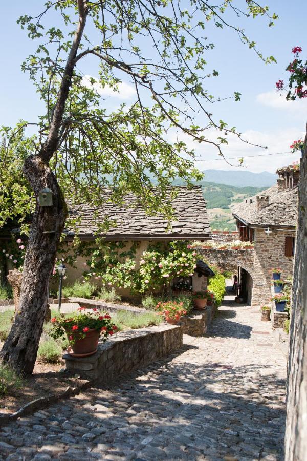 Albareto  Borgo Casaleゲストハウス エクステリア 写真
