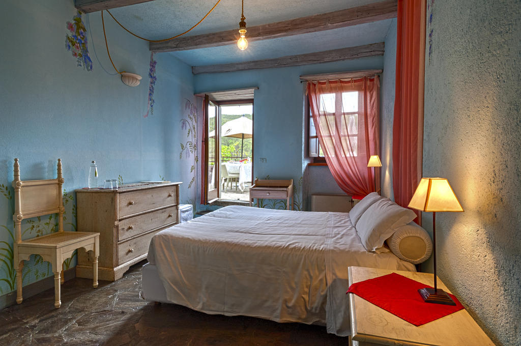 Albareto  Borgo Casaleゲストハウス 部屋 写真