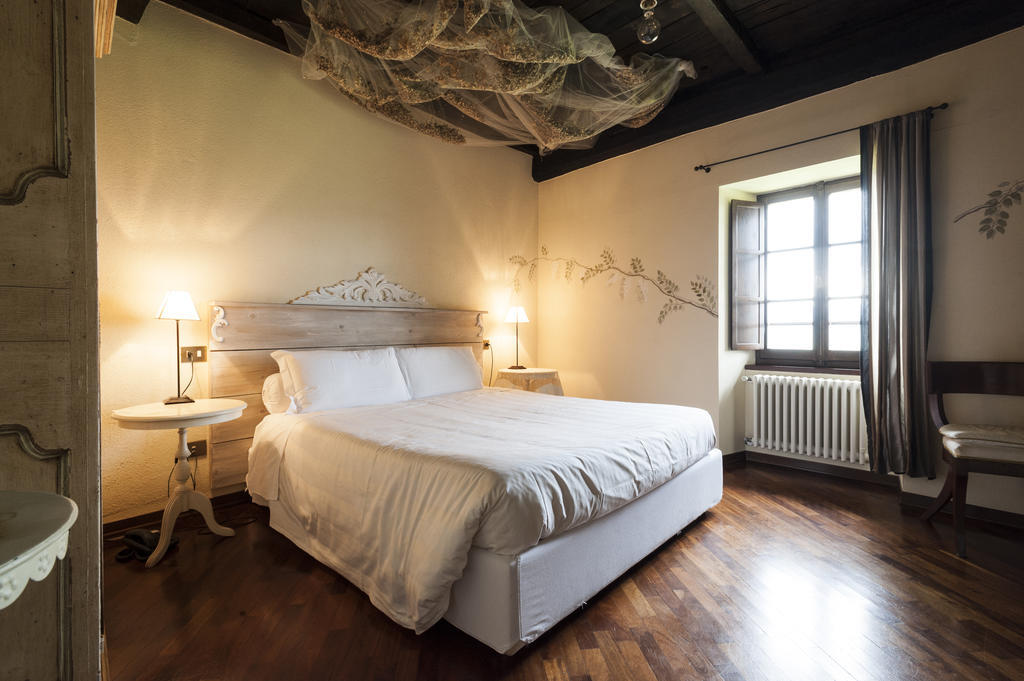 Albareto  Borgo Casaleゲストハウス 部屋 写真