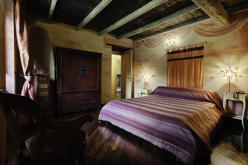 Albareto  Borgo Casaleゲストハウス 部屋 写真