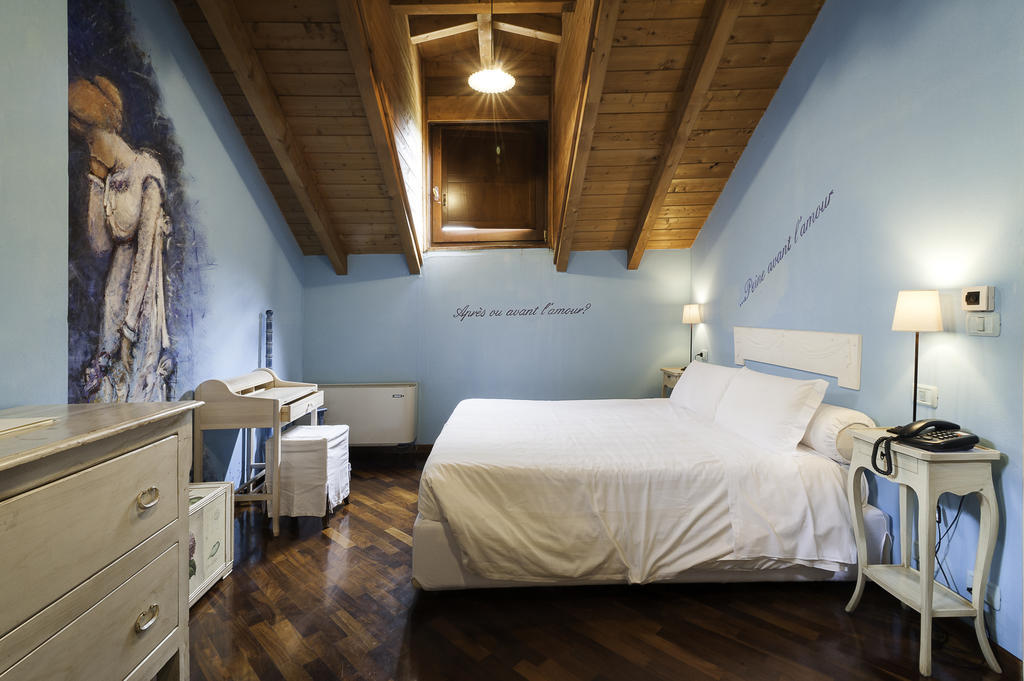 Albareto  Borgo Casaleゲストハウス 部屋 写真